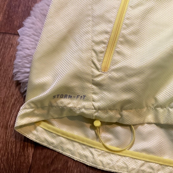 Nike Storm Fit Running Windbreaker Women’s XL Full Zip Yellow Lightweight - Picture 3 of 13